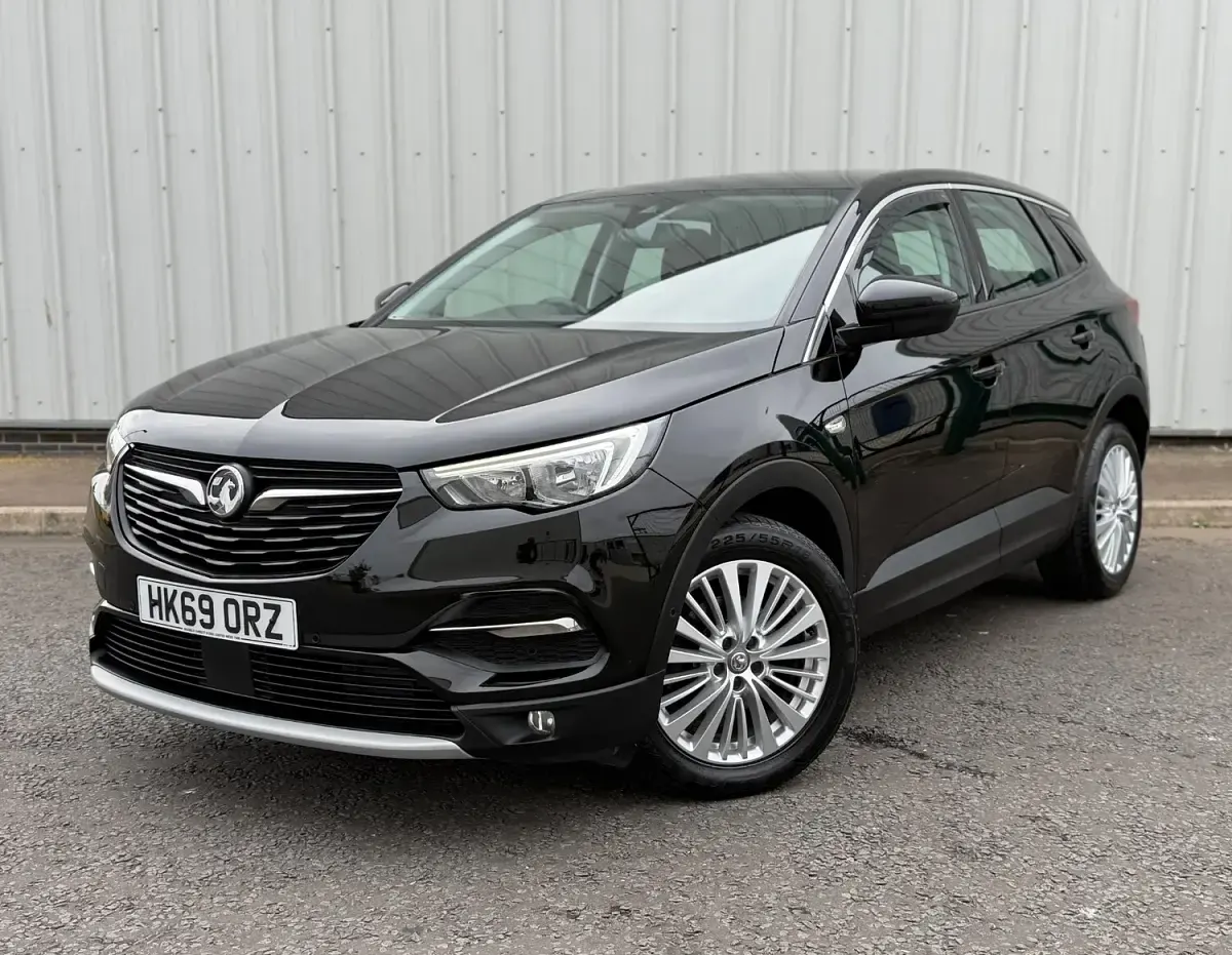 Used Vauxhall Grandland X Business Edition 130 HP (95 kW) 2019 Black SUV