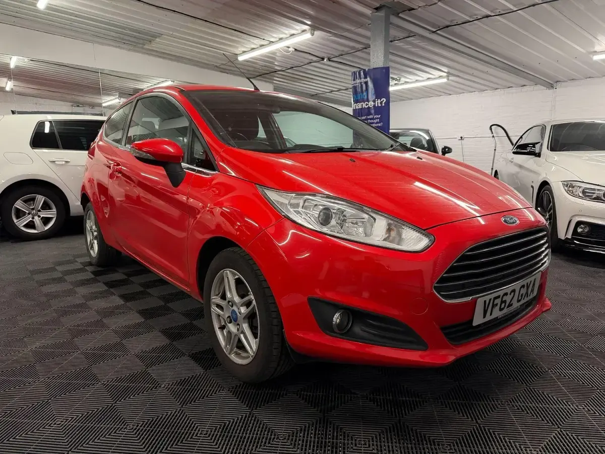 Used Ford Fiesta Zetec 82 HP (60 kW) 2013 Red Hatchback
