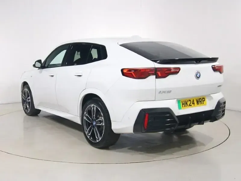 Begagnad BMW iX2 M Sport 147 kW (201 HK) 2024 Vit SUV