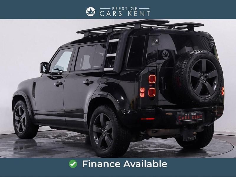 Used Land Rover Defender SE Dynamic 300 HP (220 kW) 2021 Black Estate