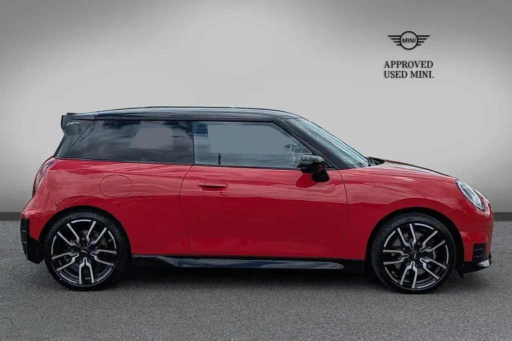 Used Mini Cooper SE Hatch 158 kW (215 HP) 2024 Red Hatchback