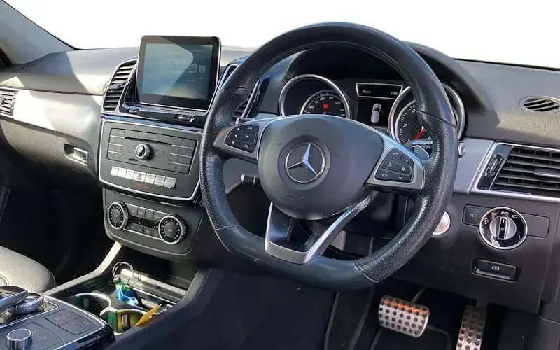 Used Mercedes GLE250 Active 204 HP (150 kW) 2017 Silver Estate