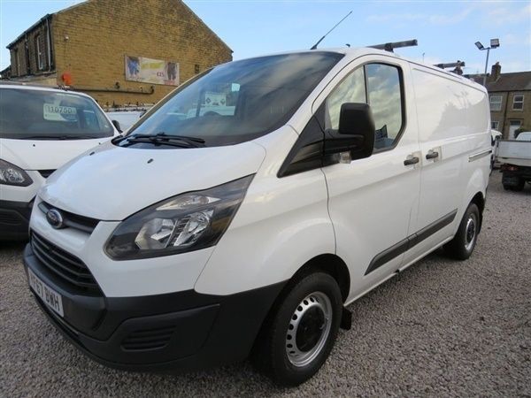 White Used 2017 Ford Transit Custom Van | £11,940 (Expensive) - Image 1/1