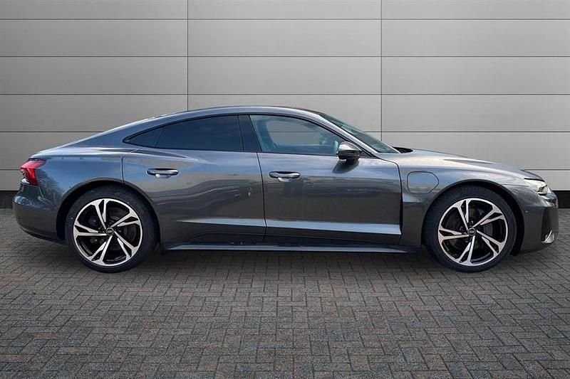 Used Audi e-tron GT quattro Comfort 389 kW (530 HP) 2023 Daytona grey Sedan