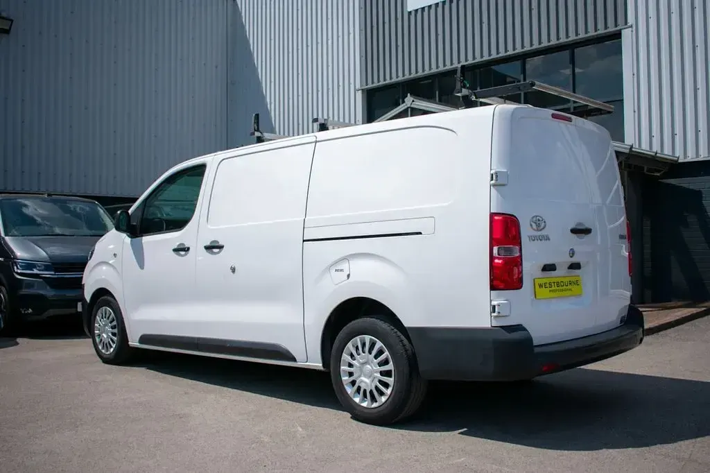 Used Toyota Proace 140 HP (102 kW) 2022 White MPV