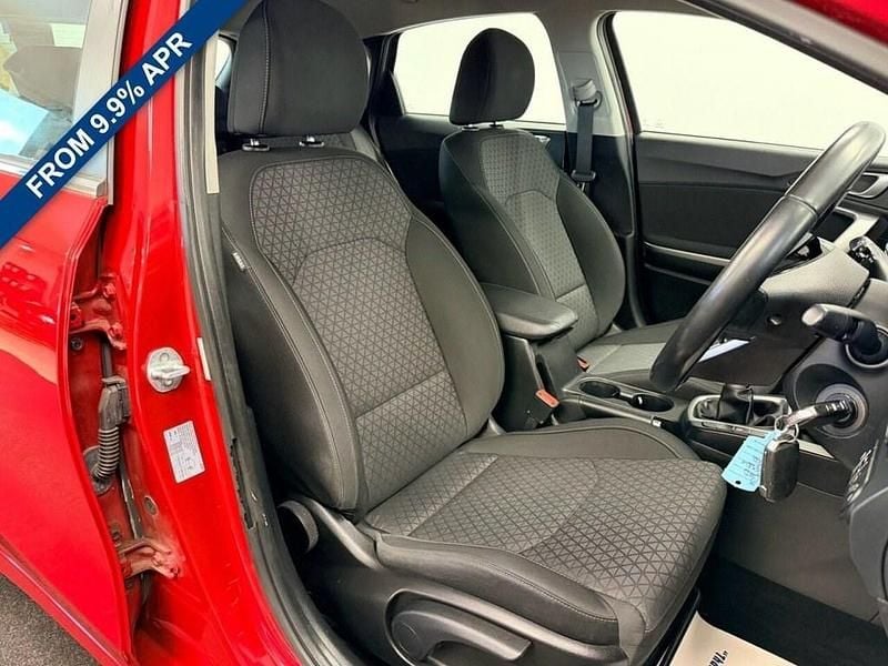 Usado Kia Ceed Play 120 HP (88 kW) 2019 Vermelho Citadino
