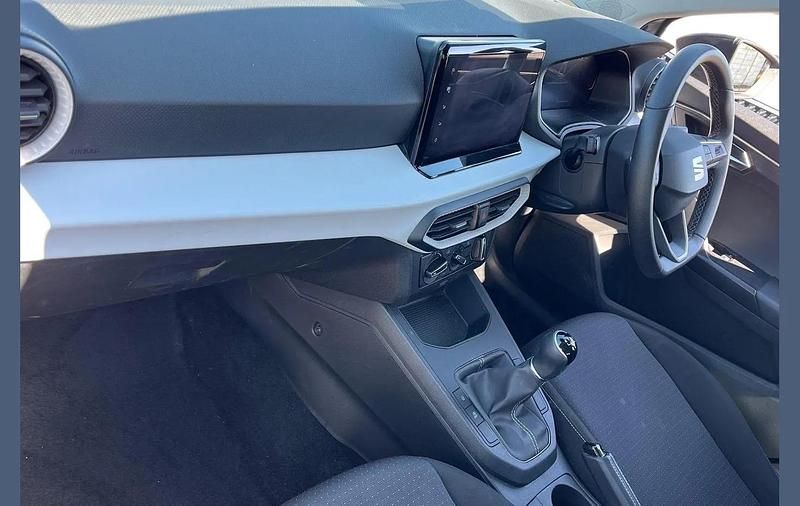 Begagnad Seat Ibiza SE Technology 94 HK (69 kW) 2024 Grå Halvkombi