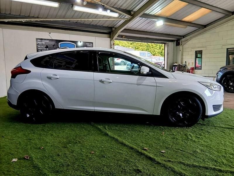 Used Ford Focus Style 120 HP (88 kW) 2015 White Hatchback