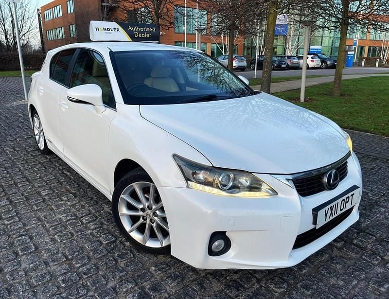 White Used 2011 Lexus CT200h Hatchback | £6,995 (Fair price) - Image 1/4