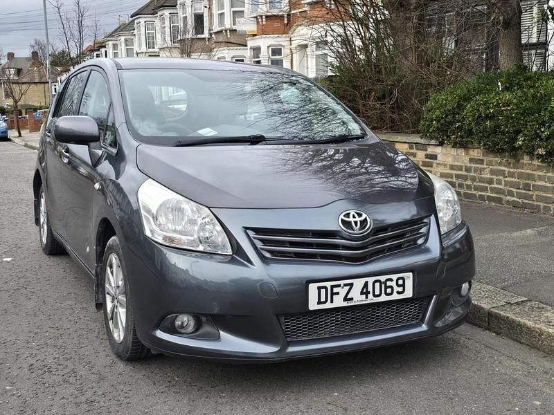 Used Toyota Verso 2010 Grey MPV