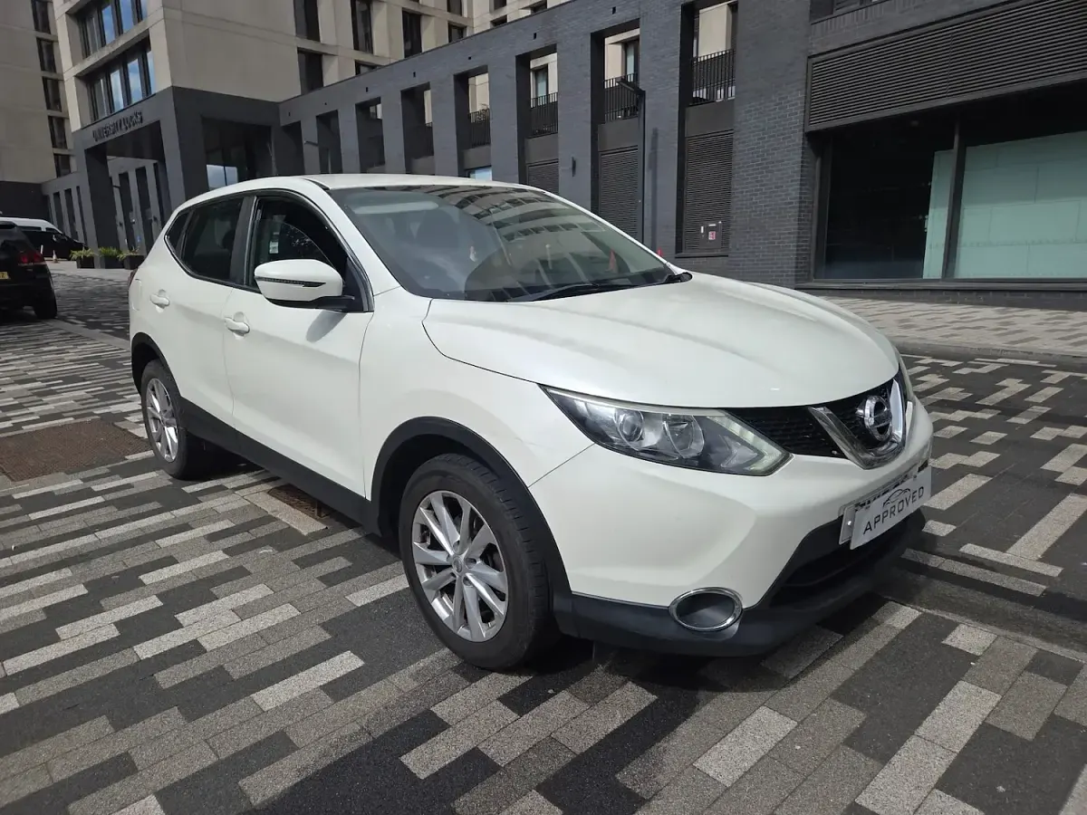 Used Nissan Qashqai Acenta 2015 White SUV