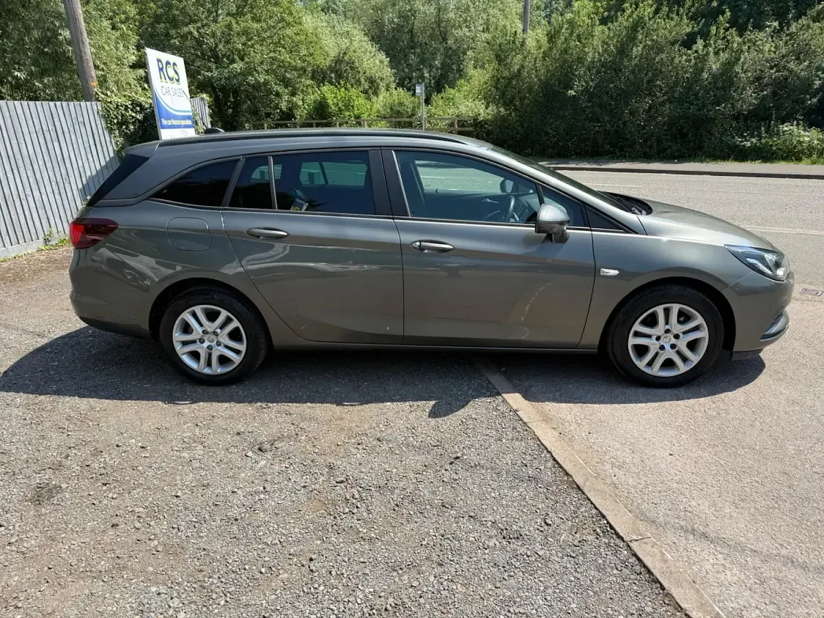Used Vauxhall Astra S 105 HP (77 kW) 2019 Grey Estate
