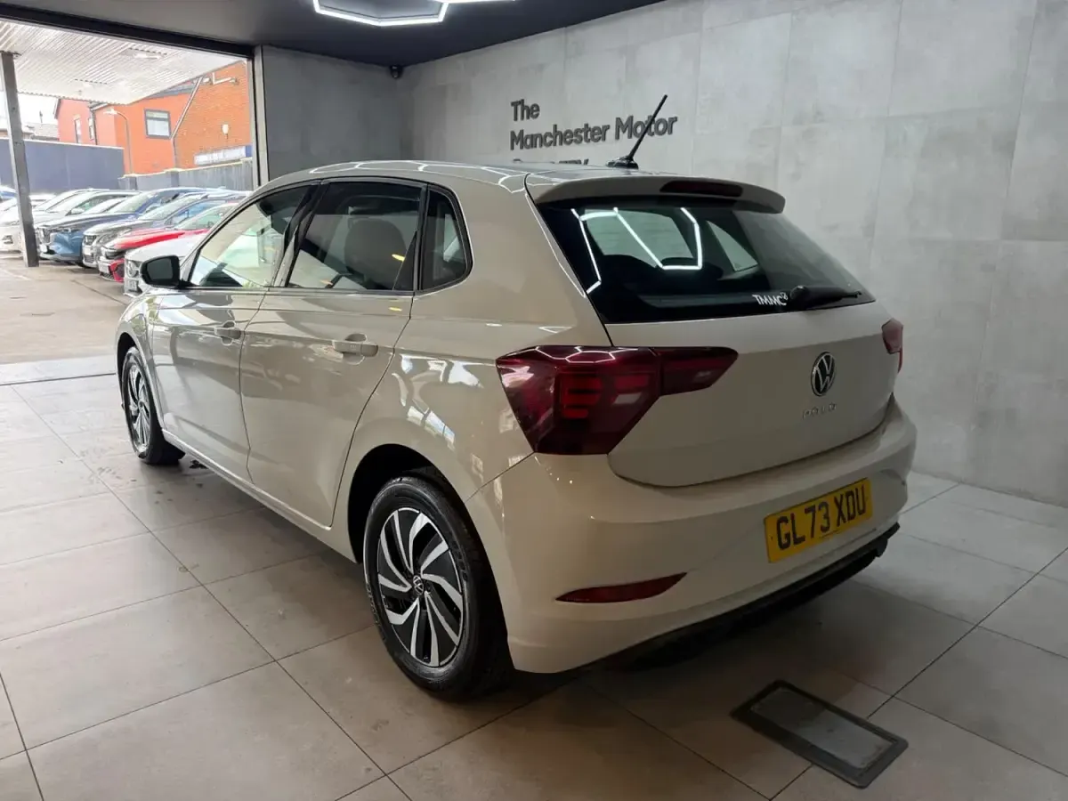 Begagnad VW Polo Life 2023 Grå Halvkombi