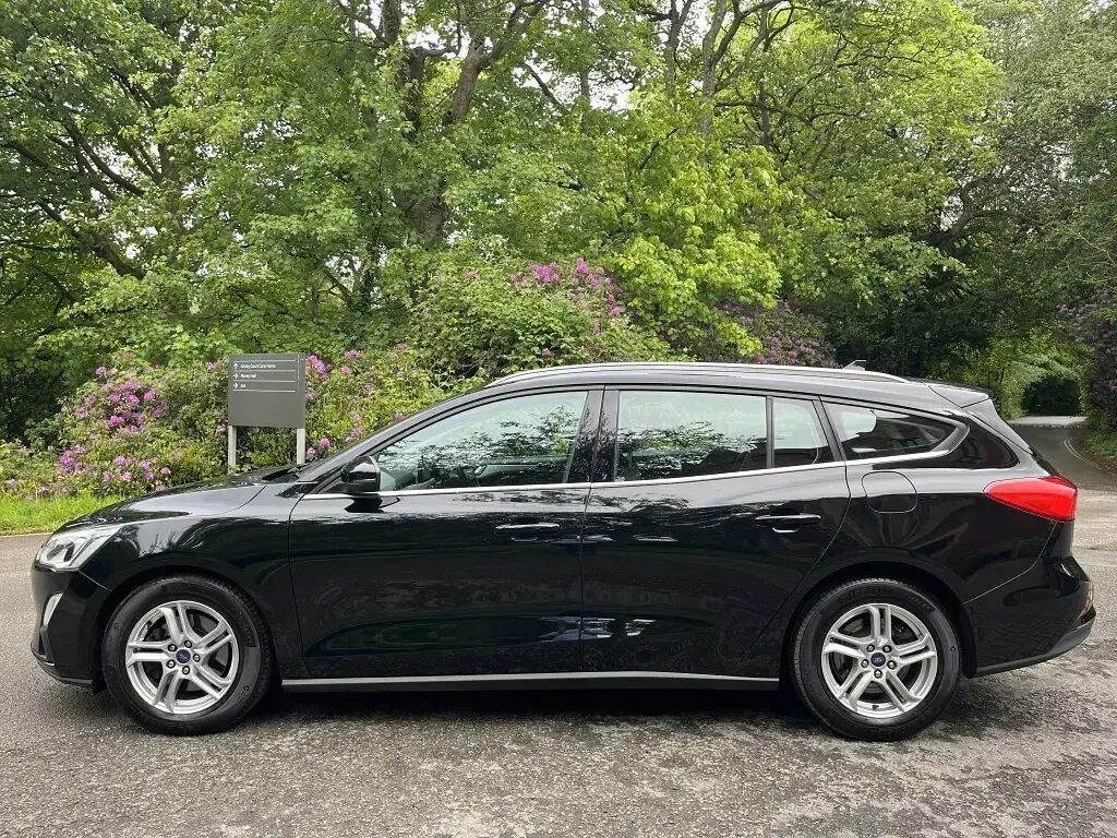 Used Ford Focus Zetec 95 HP (69 kW) 2019 Black Estate