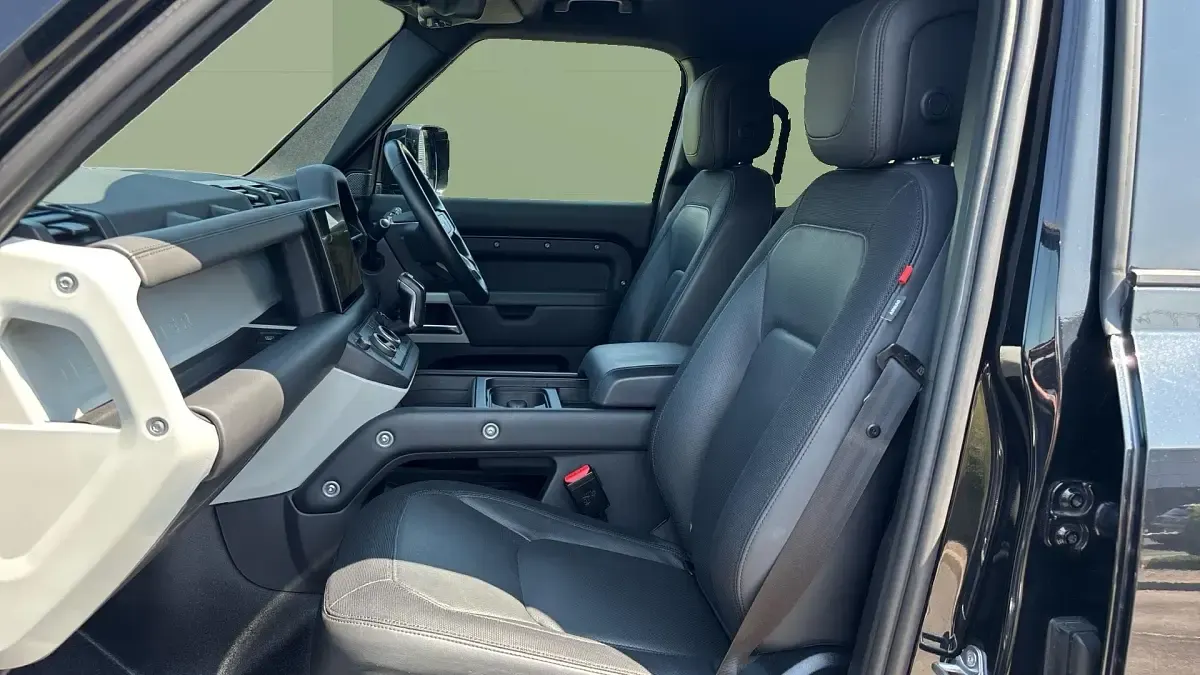 Used Land Rover Defender HSE Dynamic 249 HP (183 kW) 2023 Black SUV