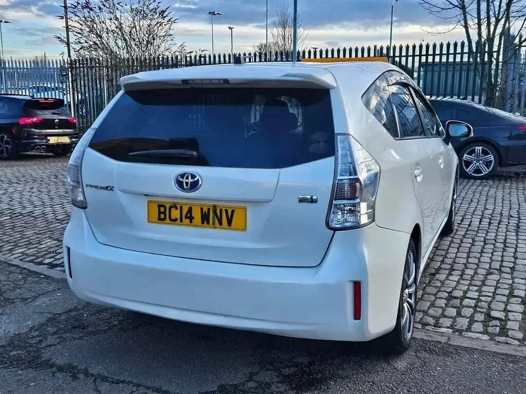 Used Toyota Prius+ 136 HP (100 kW) 2014 White MPV