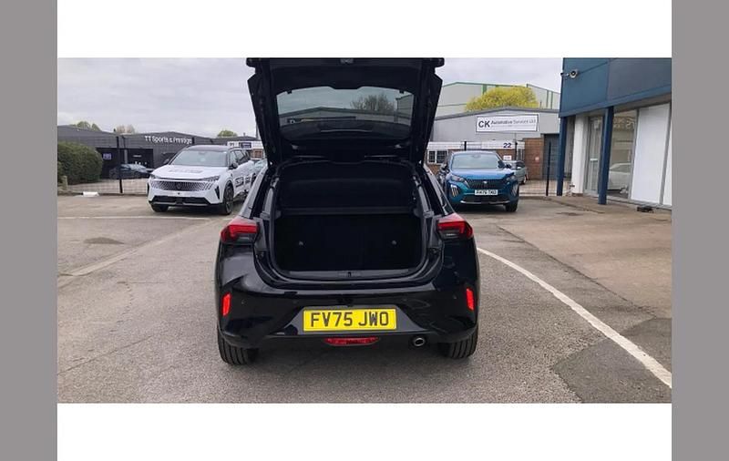 Second-hand Vauxhall Corsa 100 CP (73 kW) 2025 Negru Hatchback