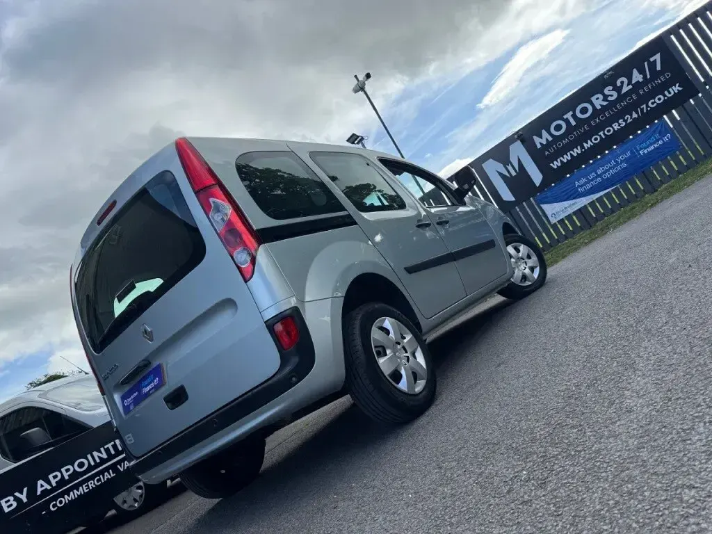 Used Renault Kangoo Expression 106 HP (77 kW) 2011 Grey MPV