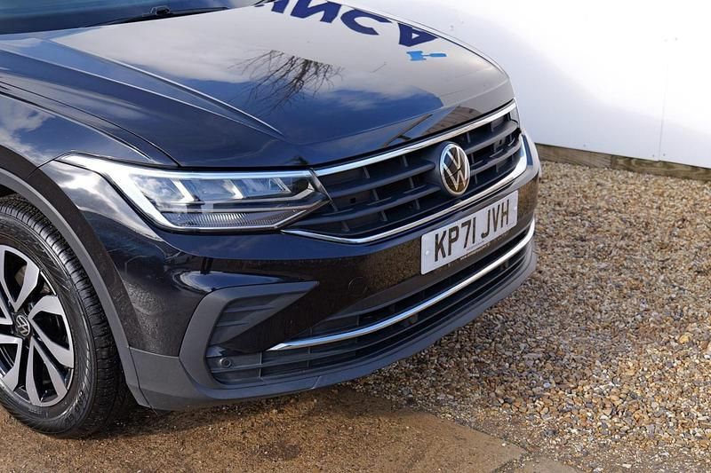 Used VW Tiguan Active 150 HP (110 kW) 2021 Black SUV
