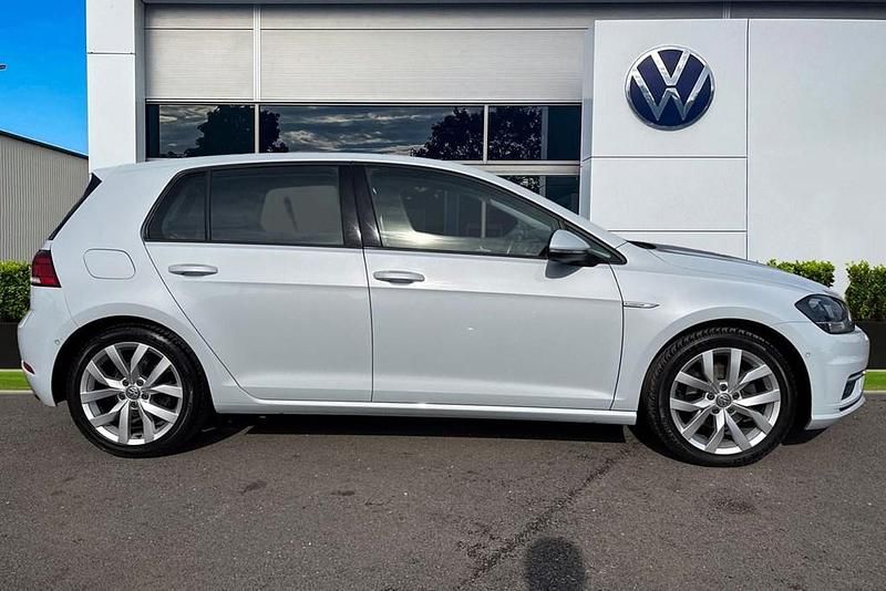 Used VW Golf VII SE 130 HP (95 kW) 2019 Silver Hatchback