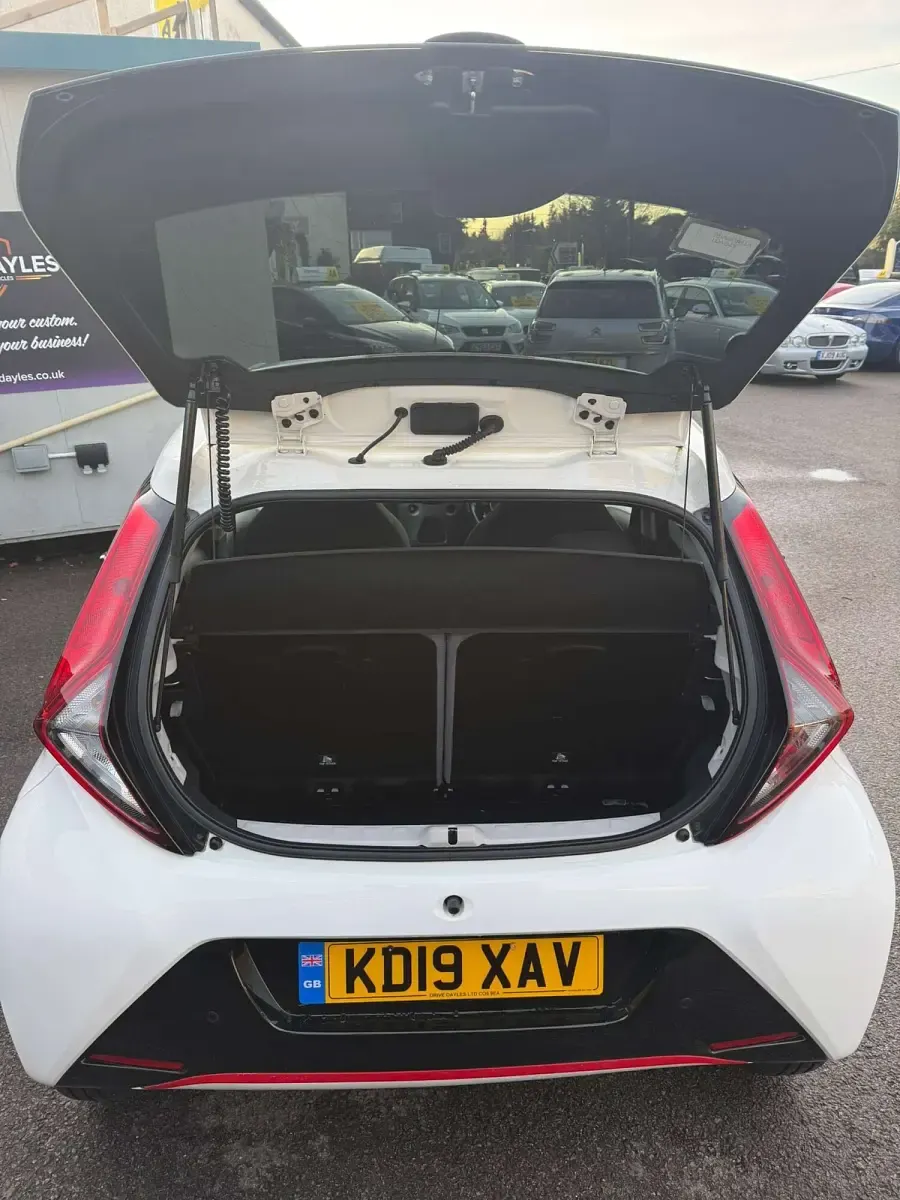 Used Toyota Aygo Trend 72 HP (52 kW) 2019 White Hatchback