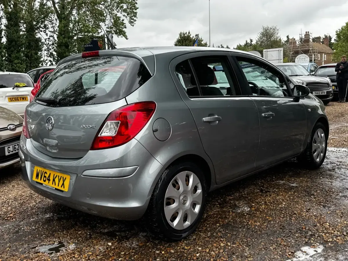 Używany Vauxhall Corsa Design Edition 2014 Srebrny Hatchback