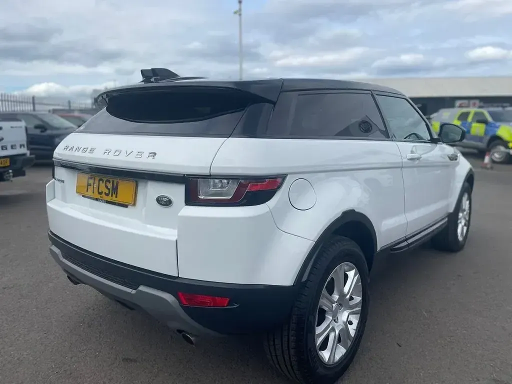 Used Land Rover Range Rover evoque SE 150 HP (110 kW) 2018 White Coupe