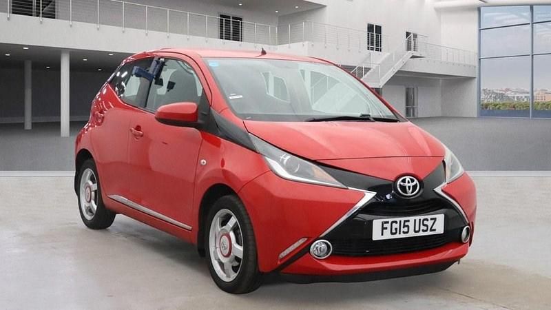 Red Used 2015 Toyota Aygo x-press Hatchback | £7,995 (Fair price) - Image 1/4