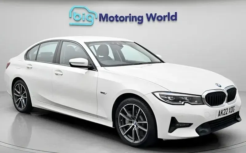 Usado BMW 330e Sport Line 292 HP (214 kW) 2022 Sedan