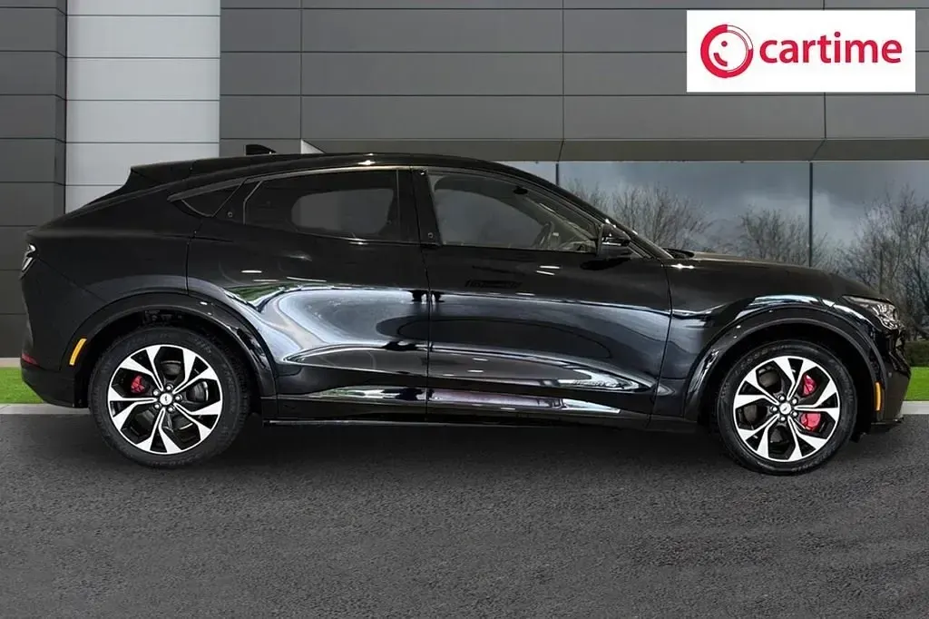 Begagnad Ford Mustang Mach-E Extended Range 258 kW (351 HK) 2022 Svart SUV