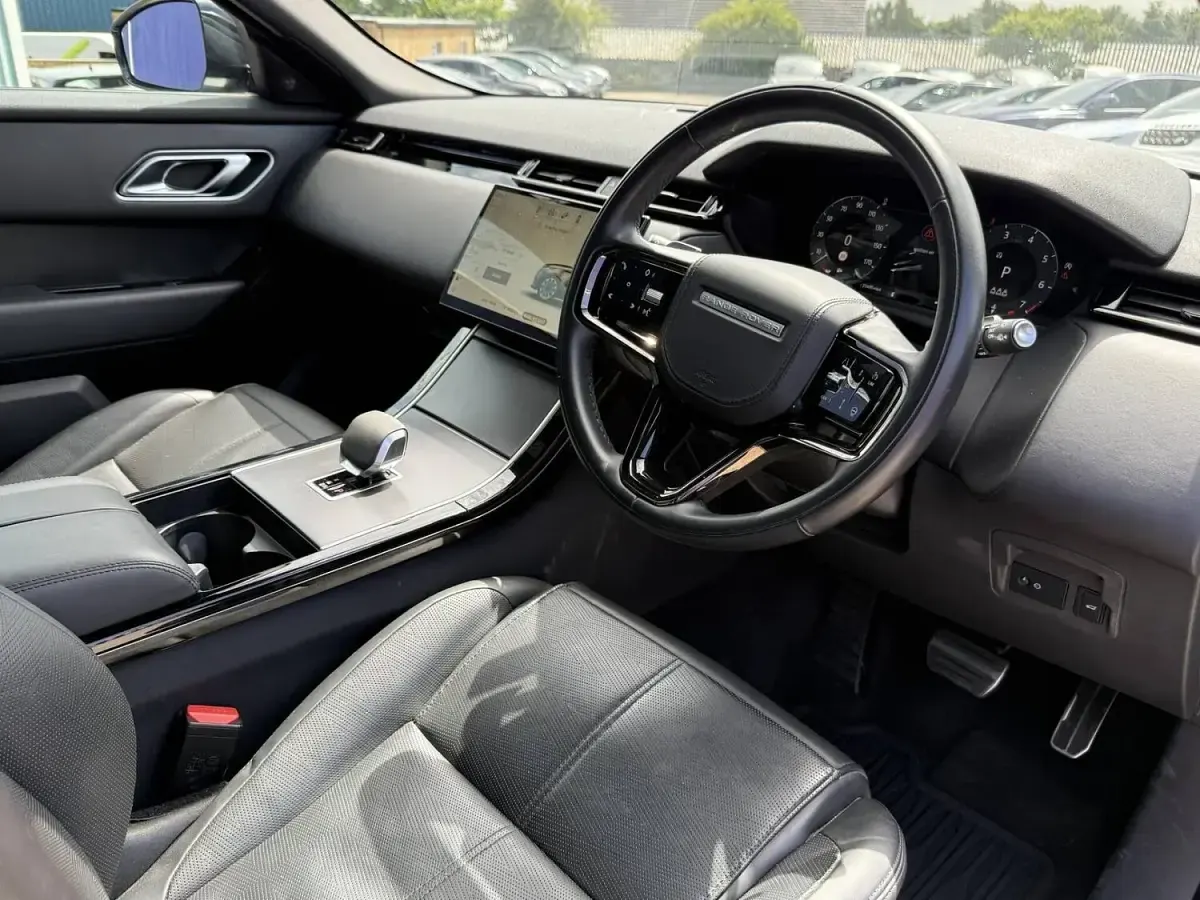 Used Land Rover Range Rover Velar HSE Dynamic 249 HP (183 kW) 2023 Silver SUV
