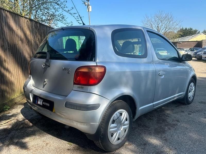 Used Toyota Yaris T3 65 HP (47 kW) 2004 Silver Hatchback