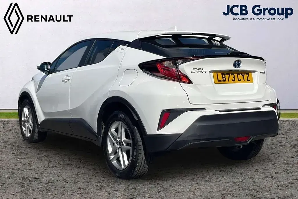 Used Toyota C-HR 120 HP (88 kW) 2023 White SUV