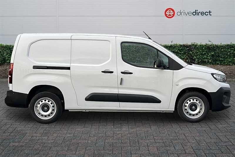 New Vauxhall Combo S 100 HP (73 kW) 2025 White MPV