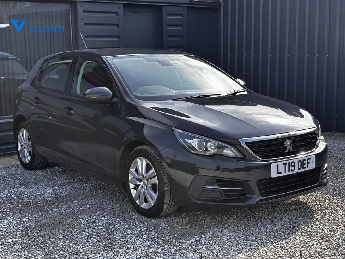 Usado Peugeot 308 Active 130 HP (95 kW) 2019 Cinzento Citadino