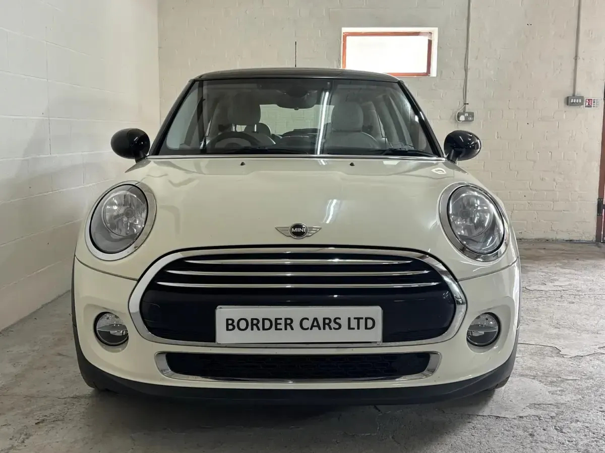 Używany Mini Cooper Hatch 136 KM (100 kW) 2014 Biały Hatchback
