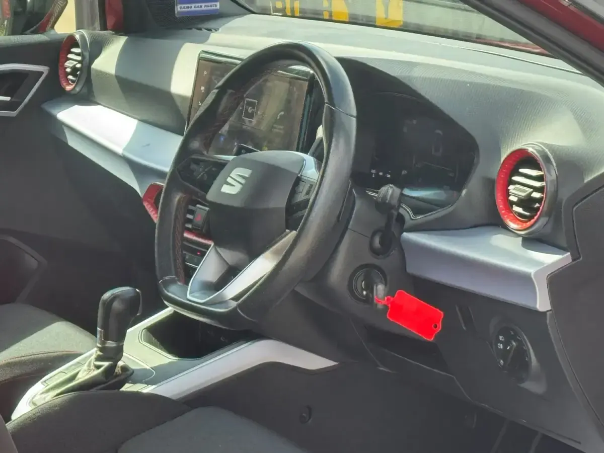 Begagnad Seat Arona FR 2023 Röd SUV