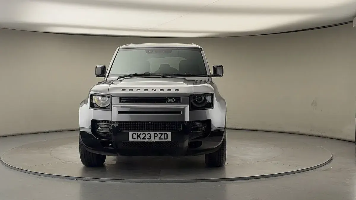 Used Land Rover Defender Dynamic 300 HP (220 kW) 2023 Eiger grey SUV