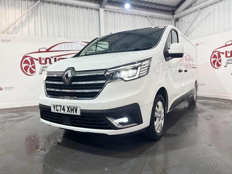 Usado Renault Trafic 150 HP (110 kW) 2024 Branco Monovolume