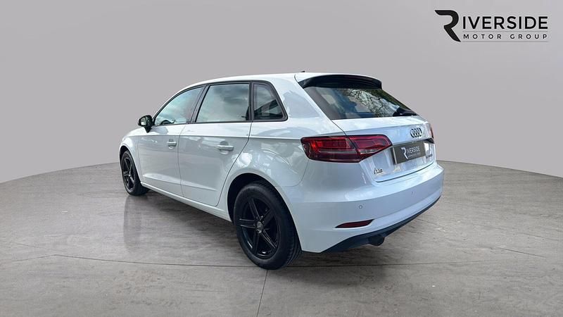 Used Audi A3 Sportback Design 116 HP (85 kW) 2019 Arctic white Hatchback
