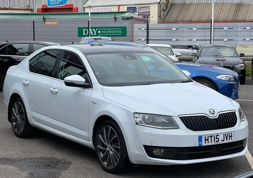 Used Skoda Octavia LAURIN & KLEMENT 150 HP (110 kW) 2015 White Estate