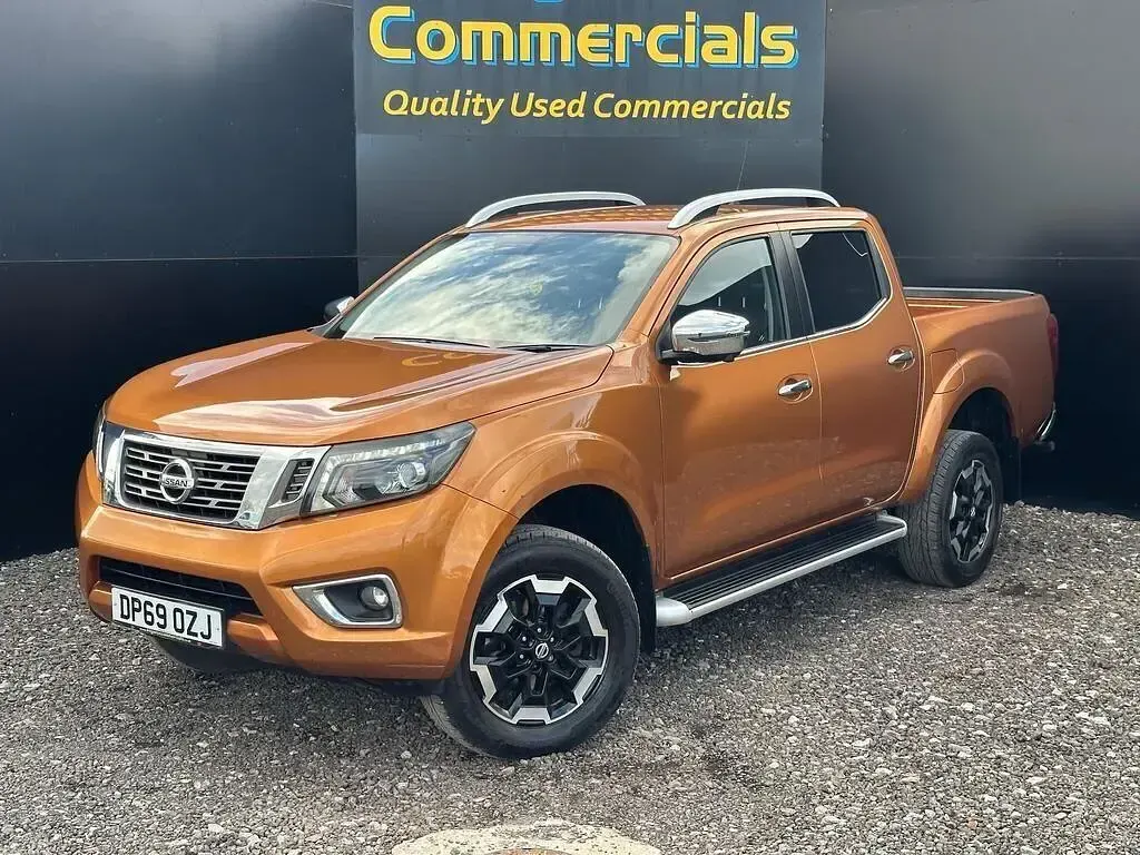 Used Nissan Navara Tekna 190 HP (139 kW) 2020 Yellow Pickup