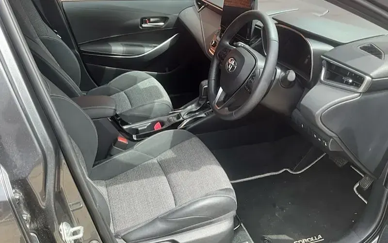 Used Toyota Corolla Design 140 HP (102 kW) 2025 Grey Hatchback