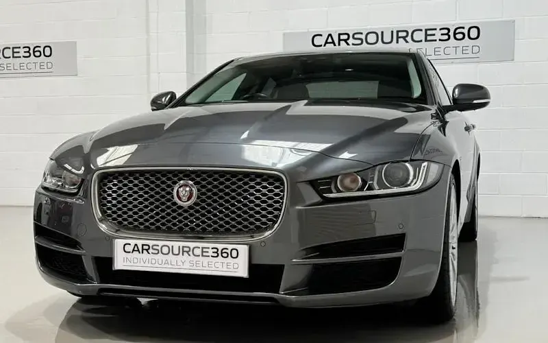 Gebraucht Jaguar XE Portfolio 250 PS (183 kW) 2018 Grau Limousine