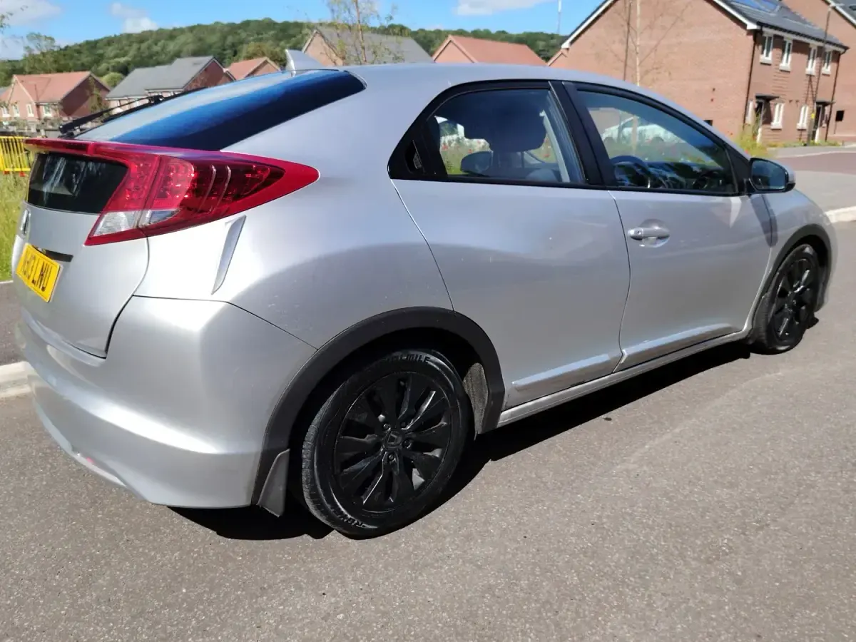 Used Honda Civic ES 2013 Silver Hatchback