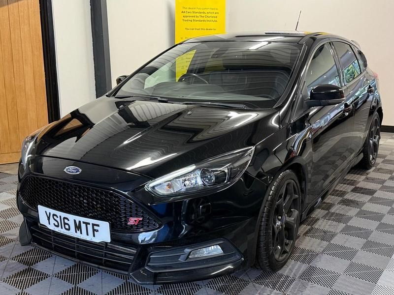 Used Ford Focus ST 185 HP (136 kW) 2016 Black Hatchback