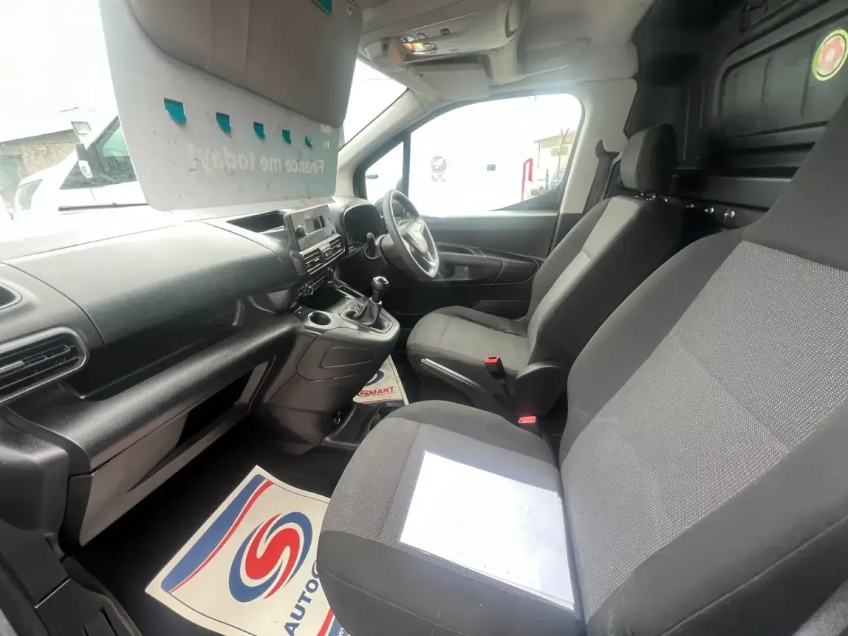 Used Vauxhall Combo Edition 100 HP (73 kW) 2021 Grey MPV