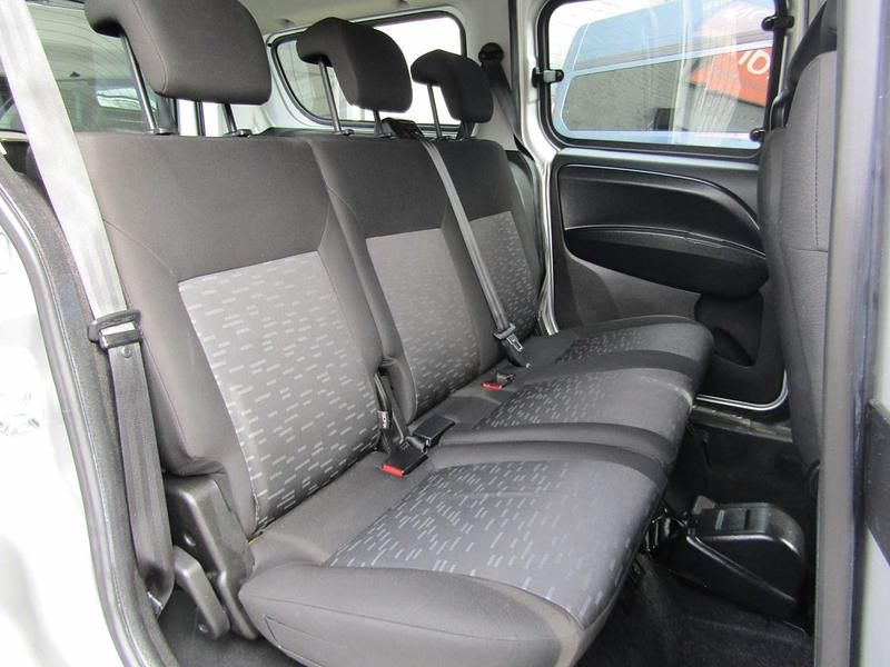 Used Vauxhall Combo 95 HP (69 kW) 2018 Silver MPV