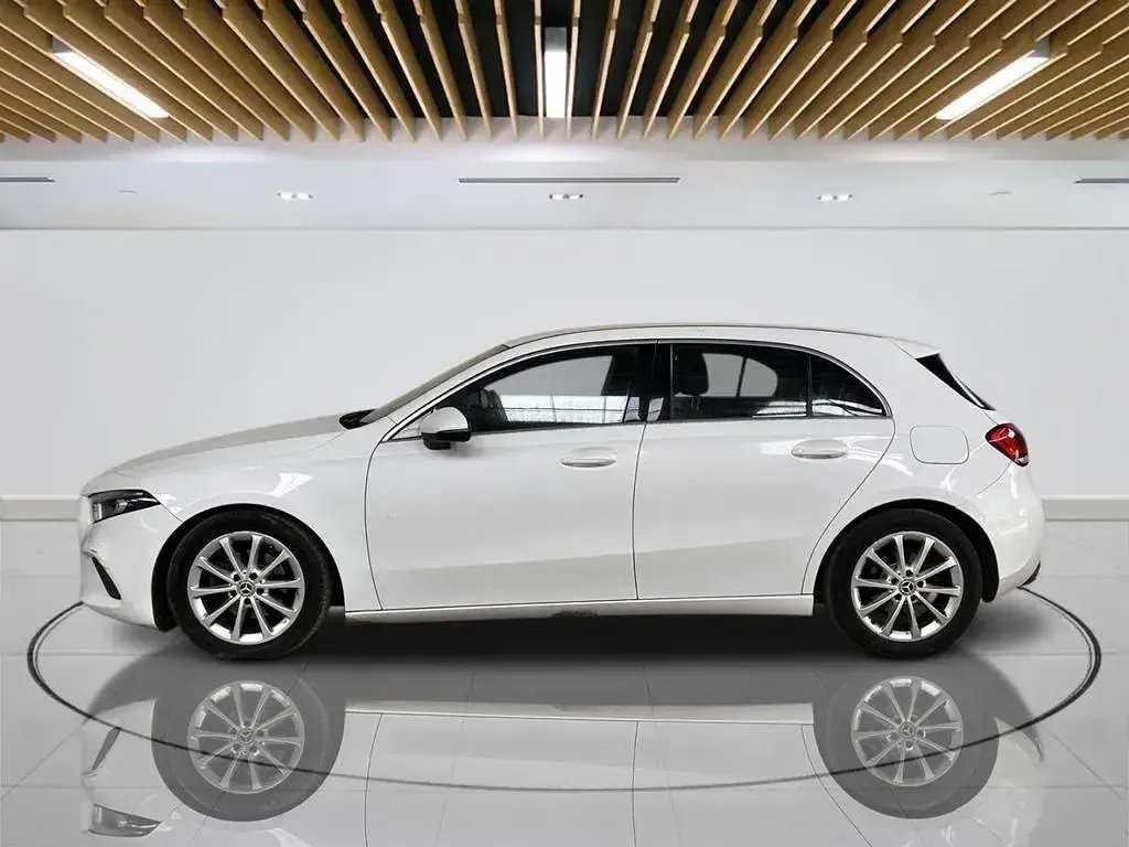 Used Mercedes A180 116 HP (85 kW) 2019 White Hatchback