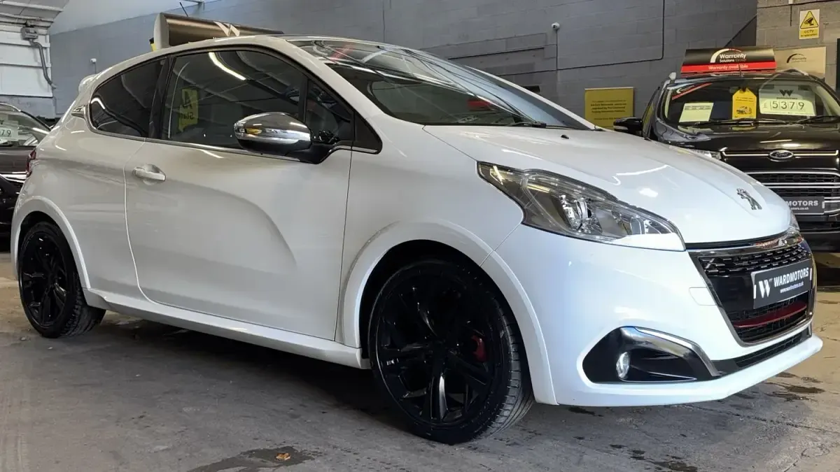 Used Peugeot 208 Prestige 2016 White Hatchback